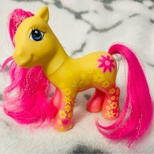 2006 My Little Pony G3 “Summer Bloom” Pony -part of the Pretty Patterns Series